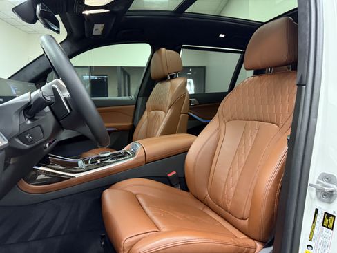 Used 2024 BMW X7 xDrive40i w/ M Sport Package AWD/4WD image 14