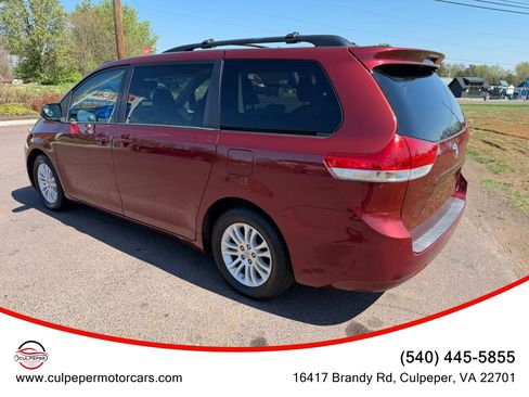Used 2013 Toyota Sienna XLE image 3