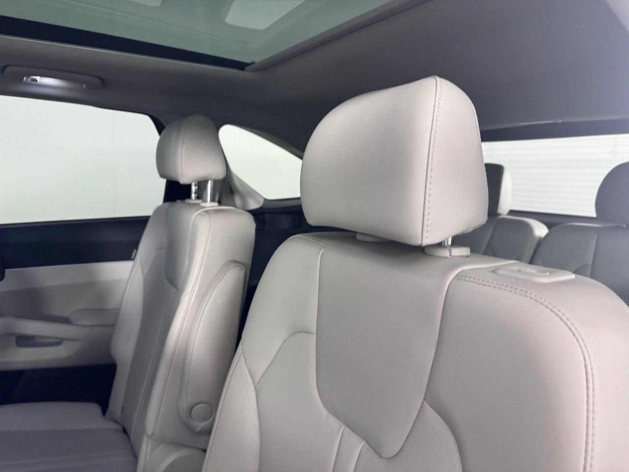 Used 2024 Kia Sorento EX w/ Panoramic Sunroof Package FWD image 28