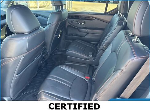 Used 2025 Honda Pilot TrailSport image 14