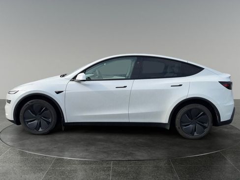 Used 2026 Tesla Model Y AWD image 5