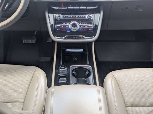 Used 2022 Lincoln Corsair Reserve w/ Elements Package FWD image 18