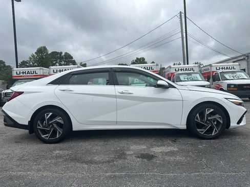 Used 2024 Hyundai Elantra SEL w/ Convenience Package FWD image 2