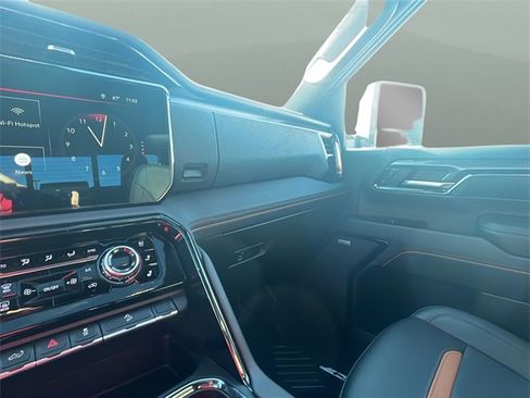 Used 2024 GMC Sierra 2500 AT4 w/ AT4 Premium Plus Package image 33