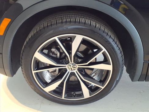 Certified 2023 Volkswagen Tiguan SEL R-Line image 8