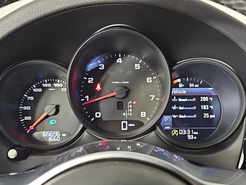 Used 2018 Porsche Macan AWD/4WD image 19