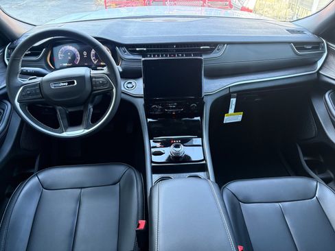 New 2025 Jeep Grand Cherokee Limited w/ Black Appearance Package image 16