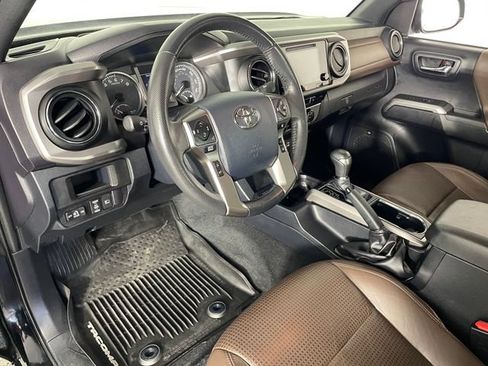 Used 2019 Toyota Tacoma Limited AWD/4WD image 3