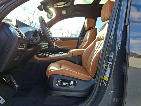 Certified 2024 BMW X7 xDrive40i w/ Executive Package image 17