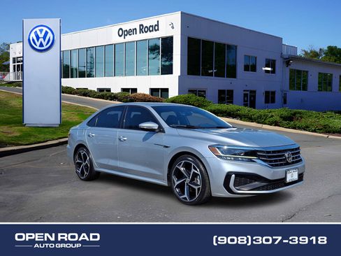 Used 2021 Volkswagen Passat 2.0T R-Line FWD image 1