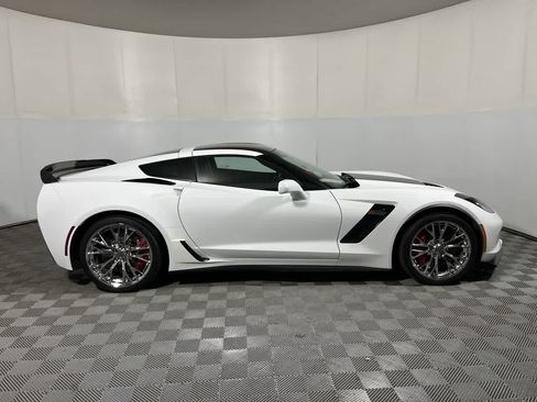 Used 2016 Chevrolet Corvette Z06 w/ 3LZ Preferred Equipment Group RWD image 9