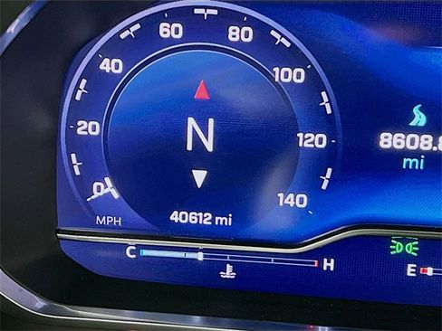 Used 2023 Chevrolet Suburban High Country image 15