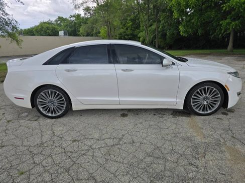 Used 2013 Lincoln MKZ FWD image 4