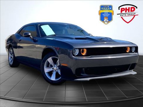 Used 2021 Dodge Challenger SXT w/ Driver Convenience Group RWD image 1
