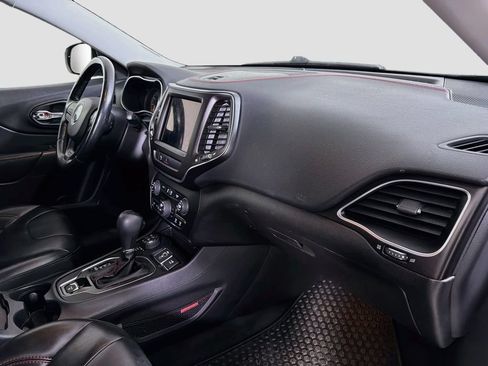 Used 2020 Jeep Cherokee Trailhawk w/ Cold Weather Group AWD/4WD image 30