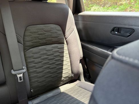 Used 2025 Nissan Pathfinder SV FWD image 40