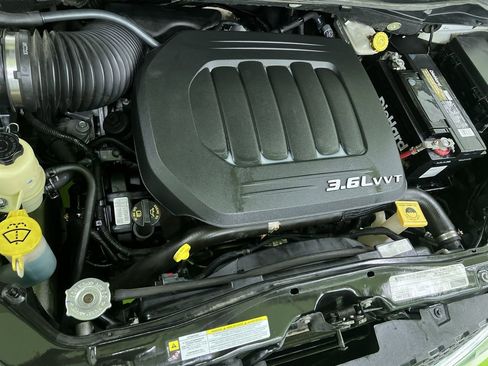 Used 2011 Dodge Grand Caravan Crew w/ Entertainment Group 1 FWD image 15