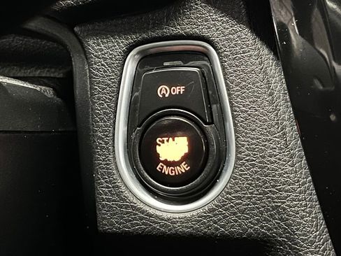 Used 2017 BMW 330i xDrive Sedan AWD/4WD image 15