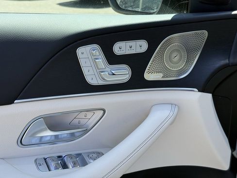 New 2025 Mercedes-Benz GLS 580 4MATIC image 11