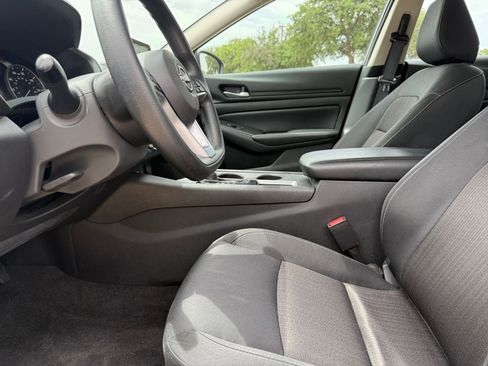 Used 2025 Nissan Altima 2.5 SV FWD image 27