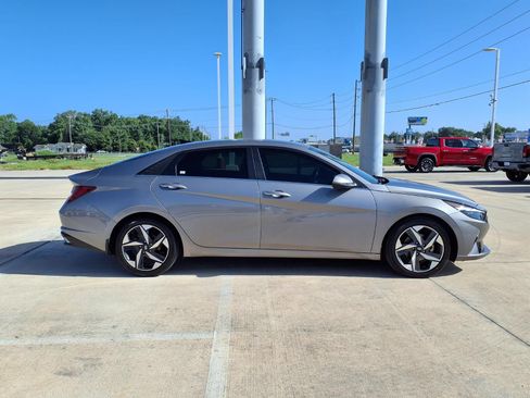 Used 2021 Hyundai Elantra Limited w/ Cargo Package FWD image 5