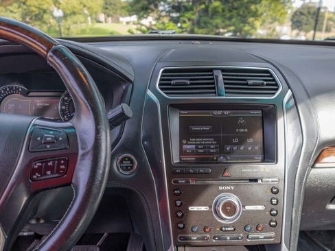 Used 2016 Ford Explorer Platinum image 28
