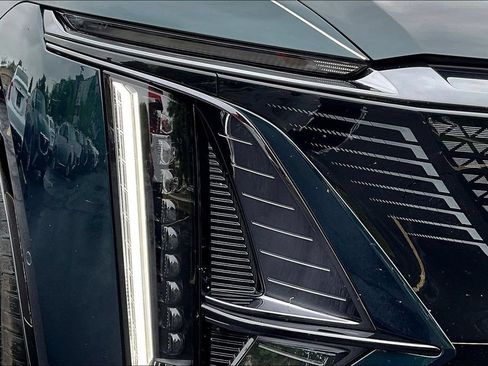 Certified 2024 Cadillac Lyriq Sport w/ LPO, Floor Liner Package AWD/4WD image 31