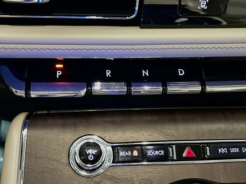 Used 2020 Lincoln Aviator Reserve AWD/4WD image 13