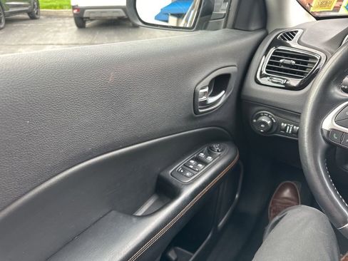 Used 2020 Jeep Compass Limited AWD/4WD image 19