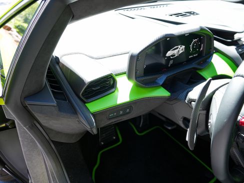 Used 2025 Lamborghini Revuelto AWD/4WD image 11