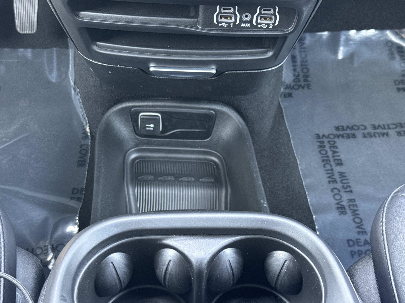 Used 2025 Chrysler Pacifica Select FWD image 13