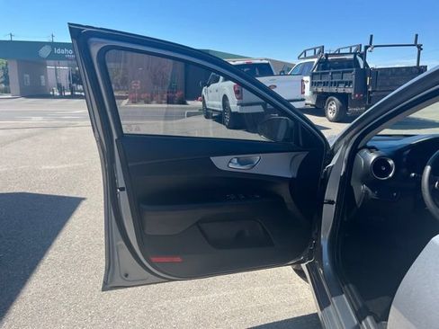 Used 2023 Kia Forte LXS FWD image 32