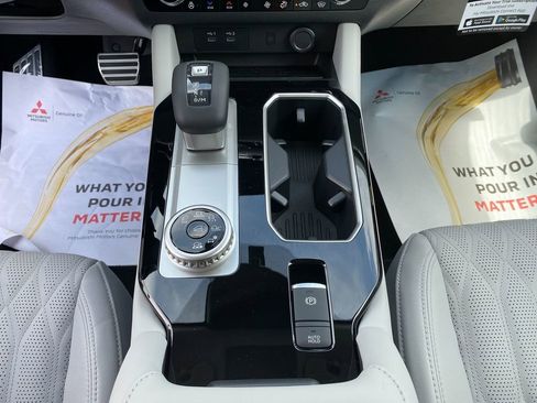 New 2025 Mitsubishi Outlander SEL image 21