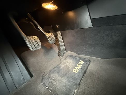 Used 2004 BMW 545i 545iA 4dr Sdn 6-Spd Auto image 14