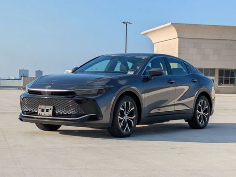 Used 2024 Toyota Crown XLE image 3