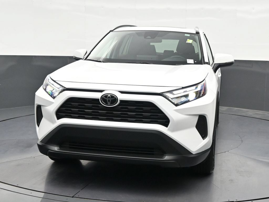 Used 2025 Toyota RAV4 XLE w/ Convenience Package FWD image 9