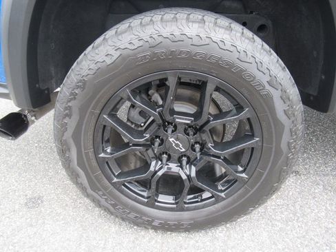 Used 2023 Chevrolet Colorado Trail Boss w/ LPO, Dark Essentials Package AWD/4WD image 8