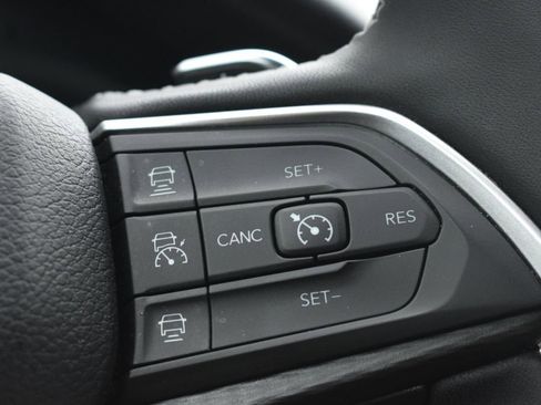 Used 2024 Jeep Grand Cherokee L Altitude image 15