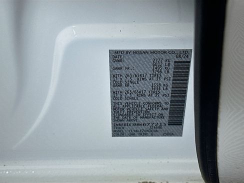 Used 2024 Nissan Frontier SL image 12