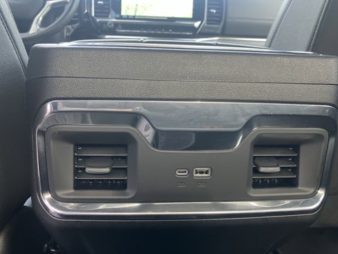Used 2024 Chevrolet Silverado 2500 LTZ w/ LTZ Convenience Package AWD/4WD image 16