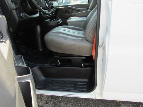 Used 2016 Chevrolet Express 2500 RWD image 27