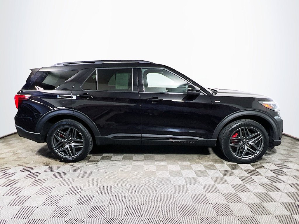 Used 2025 Ford Explorer ST-Line w/ ST-Line Street Pack AWD/4WD image 8