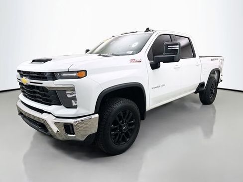 Used 2025 Chevrolet Silverado 2500 LT image 4