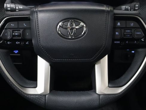 Used 2023 Toyota Sequoia Limited image 17