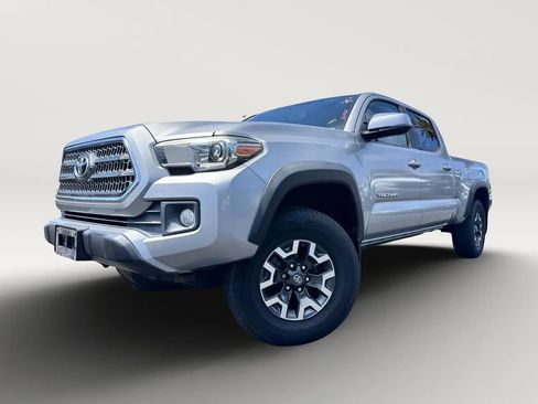 Used 2017 Toyota Tacoma TRD Off-Road w/ Tow Package AWD/4WD image 1