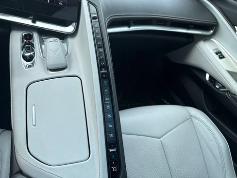 Used 2021 Chevrolet Corvette Stingray Preferred Cpe w/ Engine Appearance Package RWD image 14