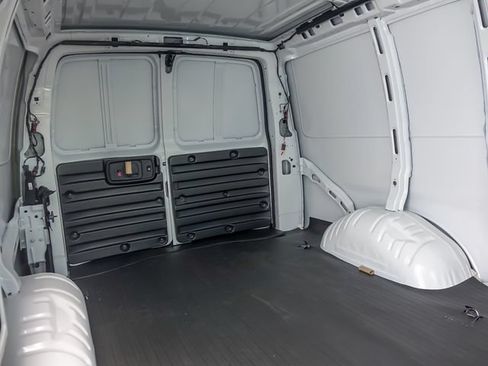 New 2026 Chevrolet Express 2500 w/ Communications Package RWD image 16