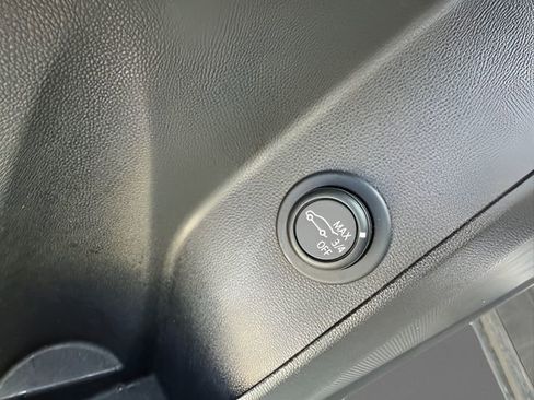 Used 2024 Chevrolet Equinox LT FWD image 40
