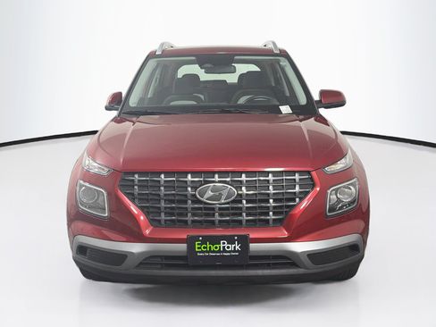 Used 2025 Hyundai Venue SEL FWD image 2