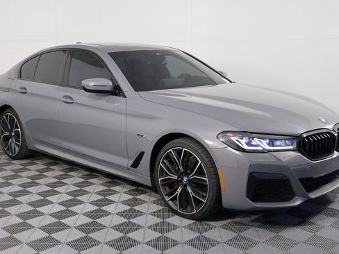 Used 2022 BMW 530e w/ Premium Package image 3